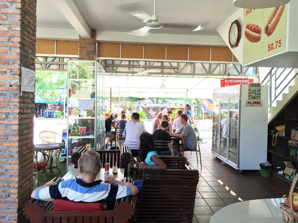 Sakal Guesthouse Restaurant & Bar Sihanoukville Exterior photo