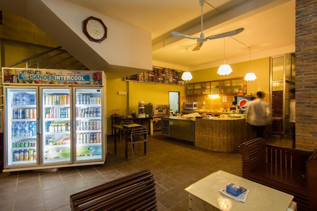 Sakal Guesthouse Restaurant & Bar Sihanoukville Exterior photo