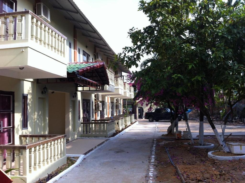 Sakal Guesthouse Restaurant & Bar Sihanoukville Exterior photo